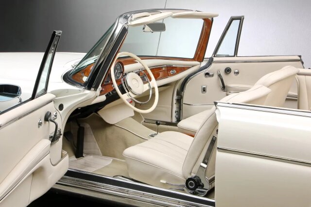 Mercedes-Benz 300 SE