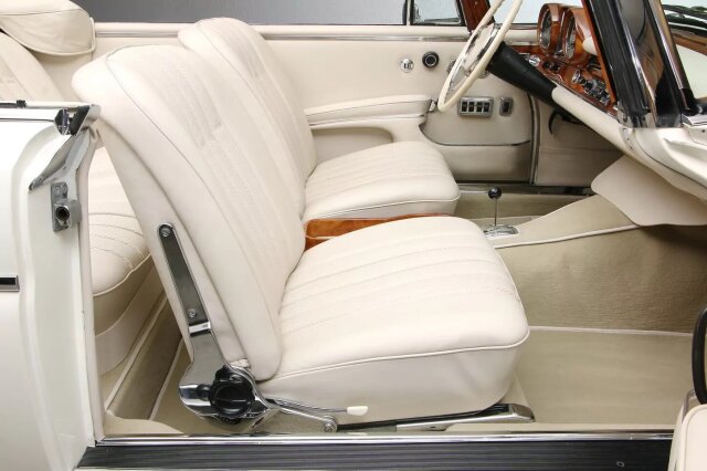 Mercedes-Benz 300 SE