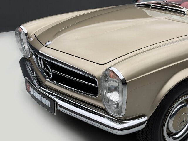 Mercedes-Benz 230