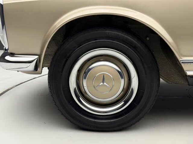 Mercedes-Benz 230