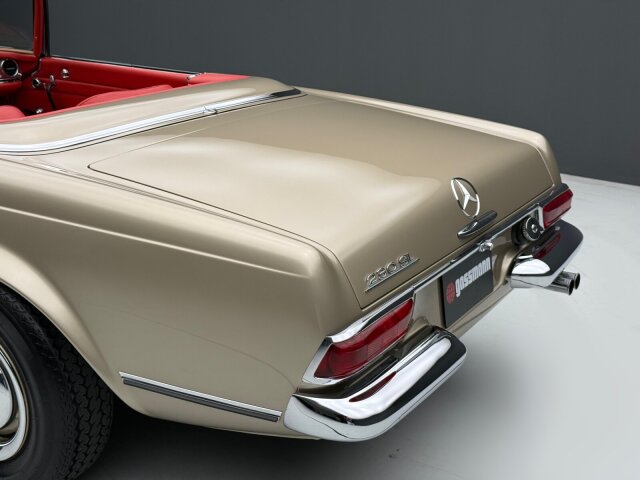 Mercedes-Benz 230