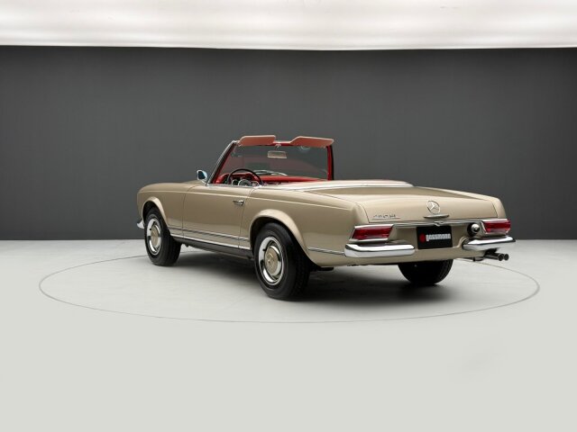 Mercedes-Benz 230