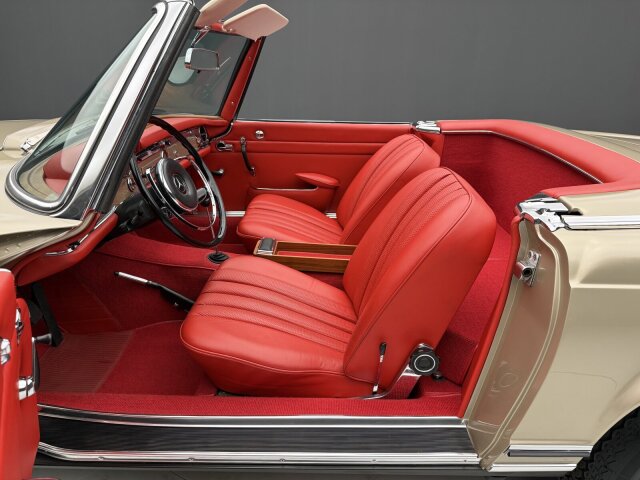 Mercedes-Benz 230