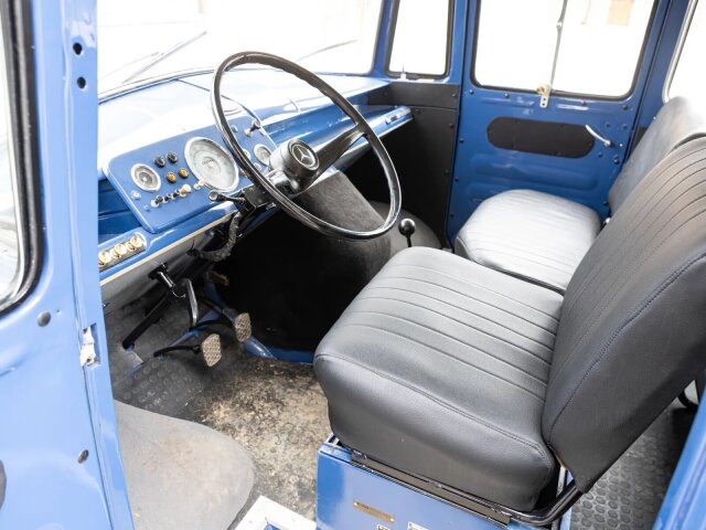Mercedes-Benz 319