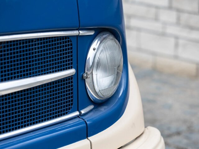Mercedes-Benz 319