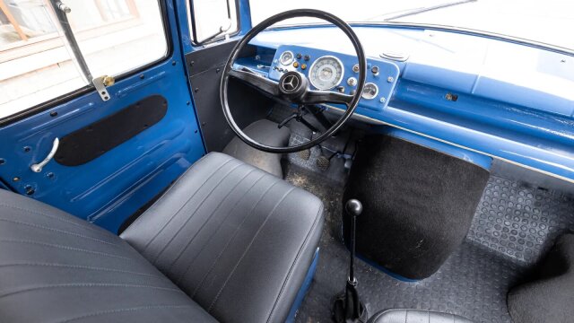 Mercedes-Benz 319