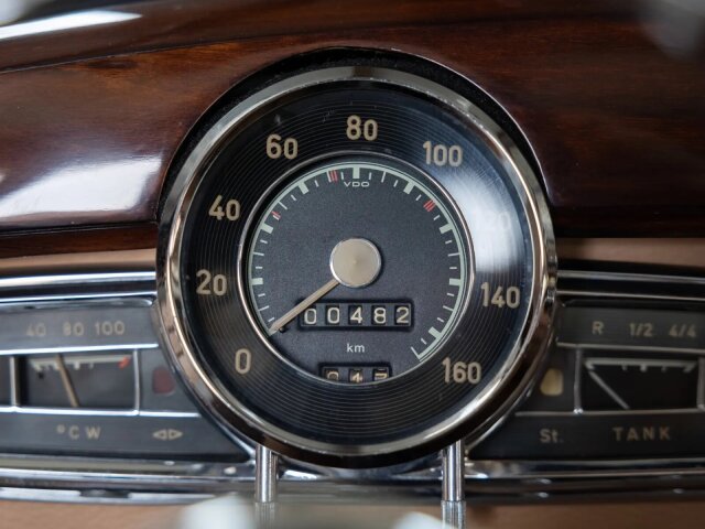 Mercedes-Benz 300