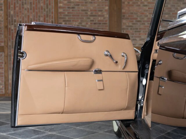 Mercedes-Benz 300