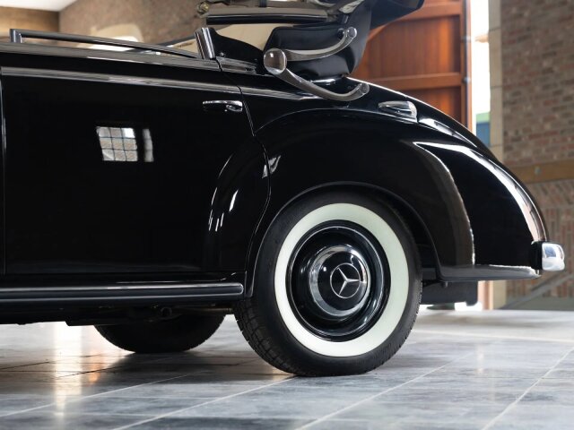 Mercedes-Benz 300