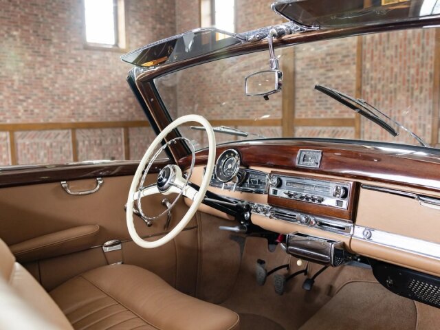 Mercedes-Benz 300