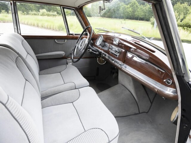 Mercedes-Benz 300