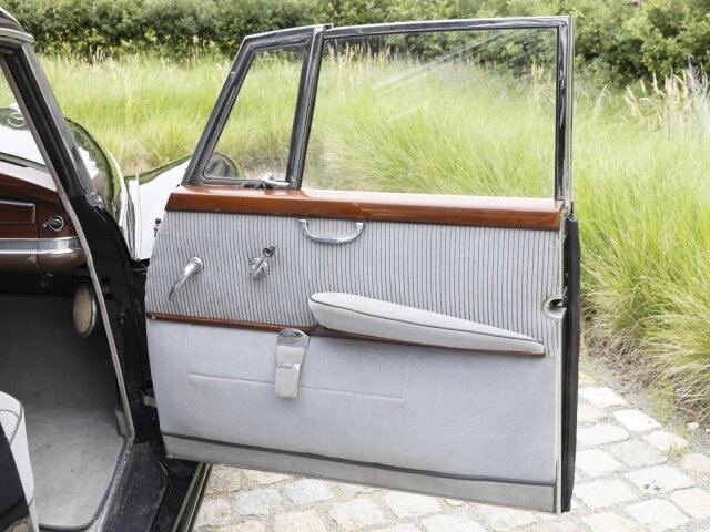 Mercedes-Benz 300
