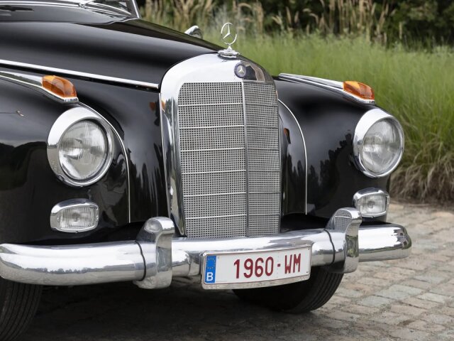 Mercedes-Benz 300