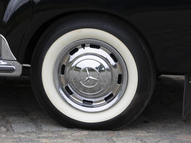 Mercedes-Benz 300