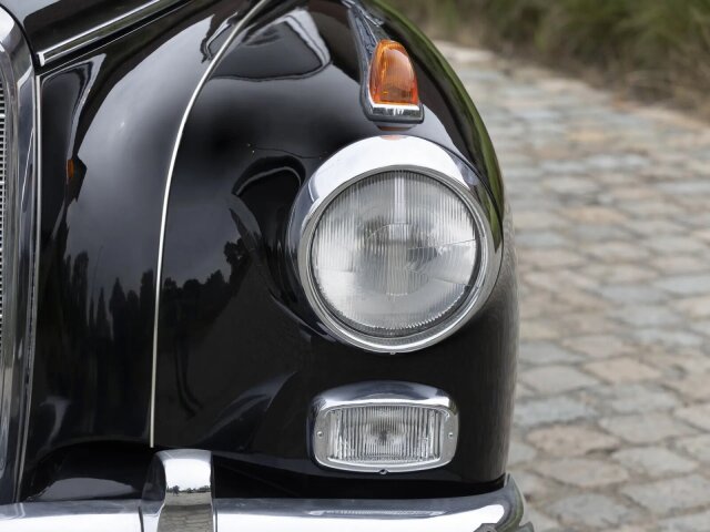 Mercedes-Benz 300