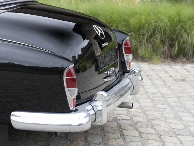 Mercedes-Benz 300