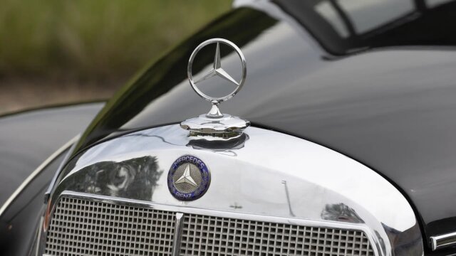 Mercedes-Benz 300