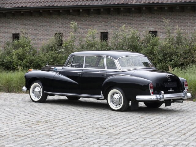 Mercedes-Benz 300