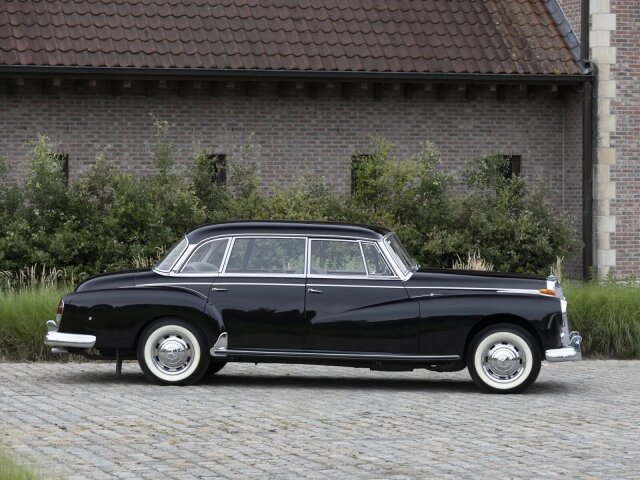 Mercedes-Benz 300