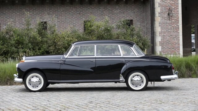 Mercedes-Benz 300