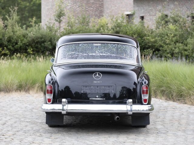 Mercedes-Benz 300