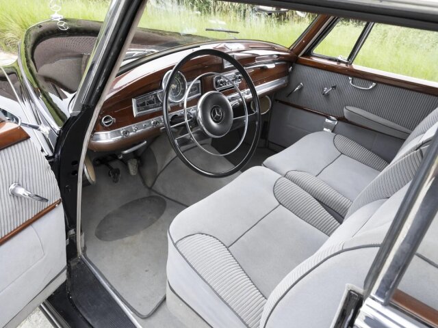 Mercedes-Benz 300