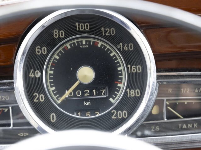 Mercedes-Benz 300
