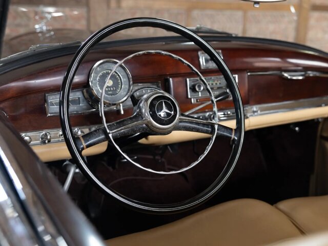 Mercedes-Benz 300
