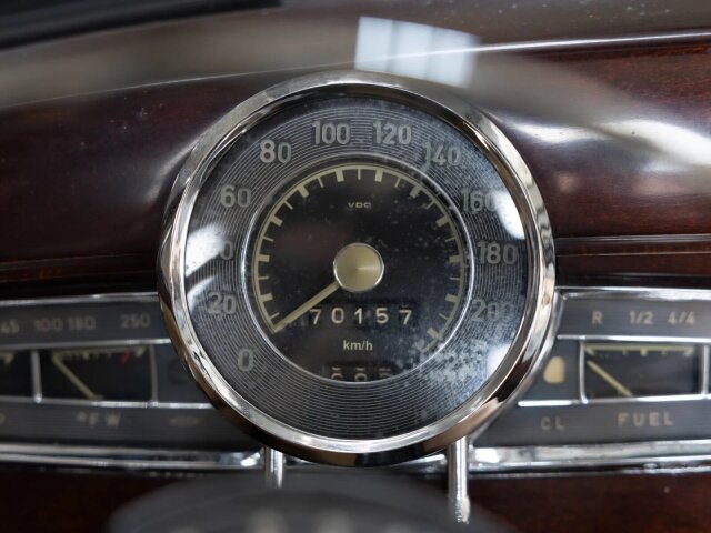 Mercedes-Benz 300