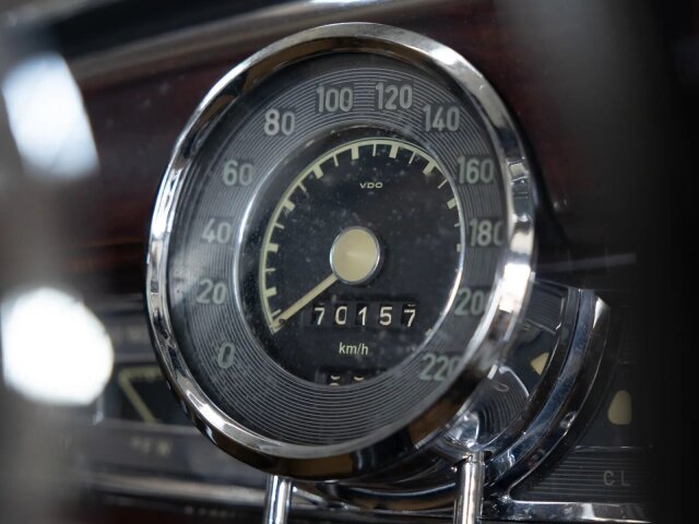 Mercedes-Benz 300