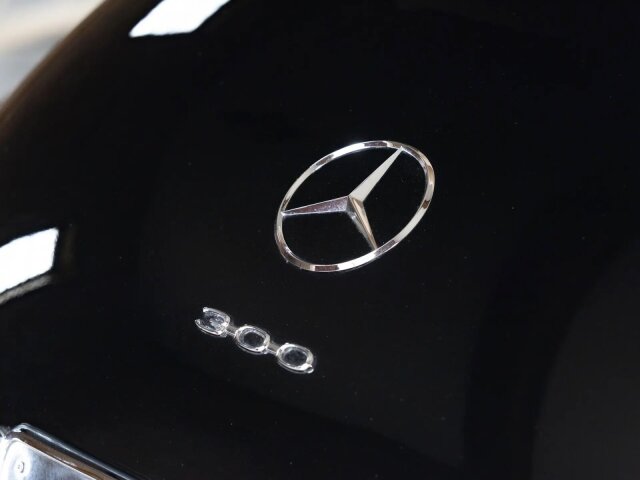 Mercedes-Benz 300