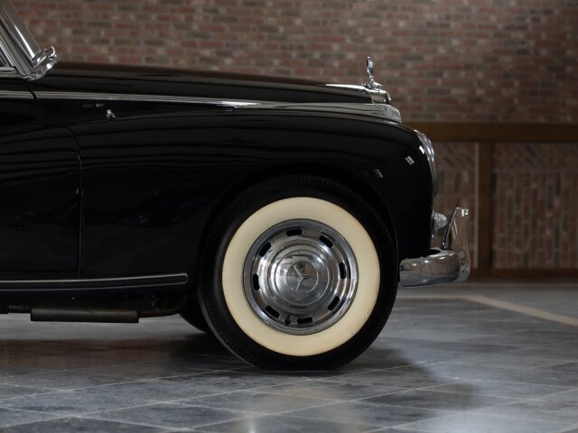 Mercedes-Benz 300