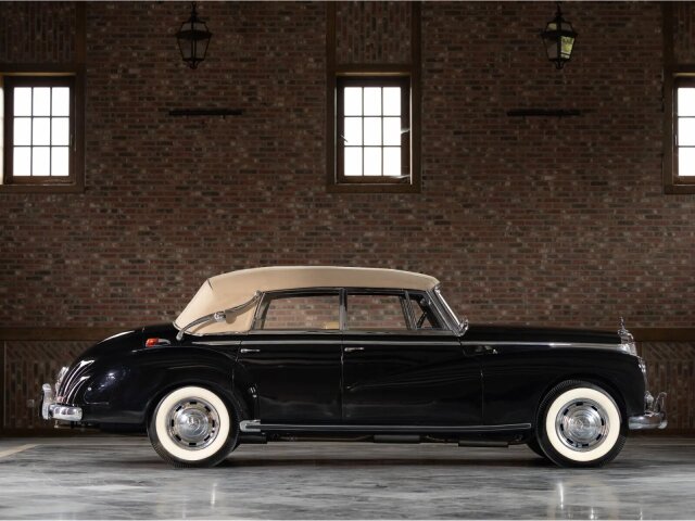 Mercedes-Benz 300