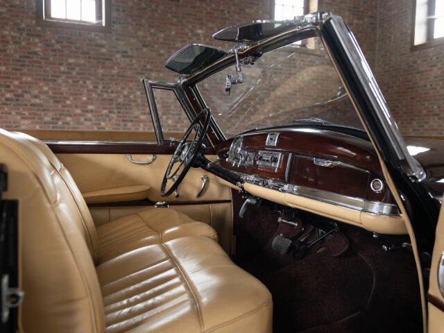 Mercedes-Benz 300