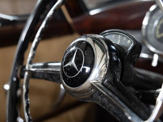 Mercedes-Benz 300