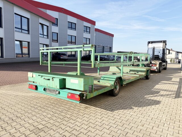 EMPL -