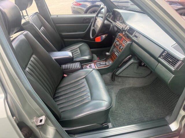 Mercedes-Benz 300