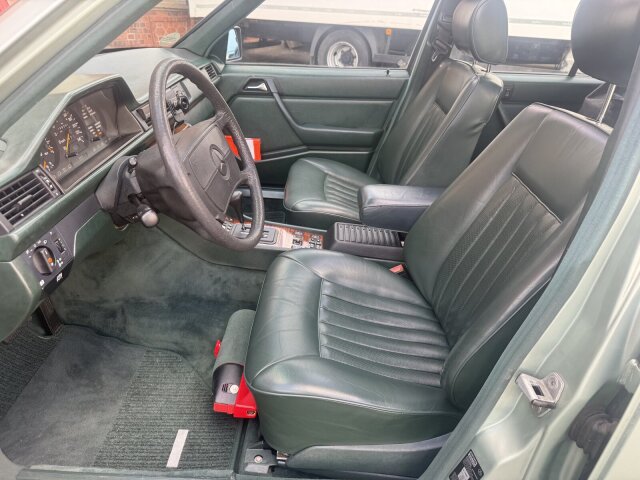 Mercedes-Benz 300