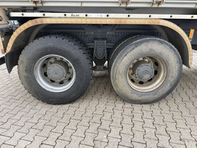 Mercedes-Benz Arocs