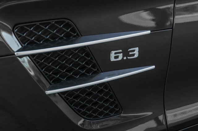Mercedes-Benz SLS