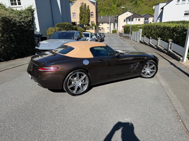 Mercedes-Benz SLS
