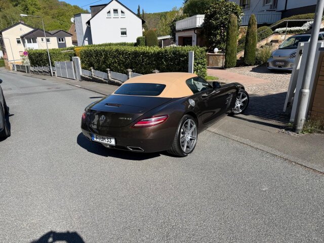 Mercedes-Benz SLS