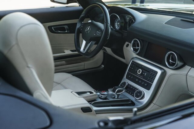 Mercedes-Benz SLS
