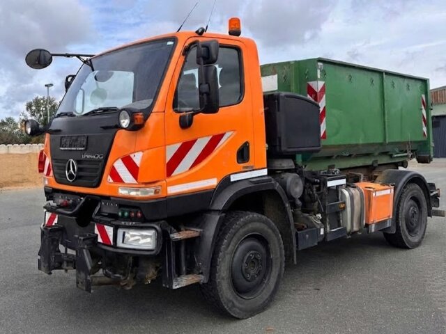 Unimog U