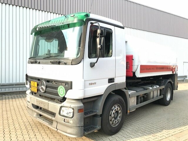 Mercedes-BenzActros 1841 L 4x2, Esterer Tankaufbau ca. 13.500l, 2 Kammern