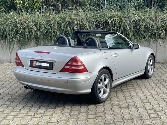 MERCEDES-BENZ SLK 320