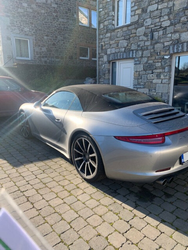 PORSCHE 911
