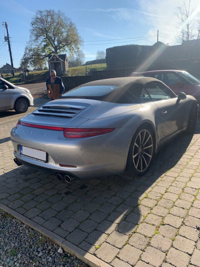 PORSCHE 911