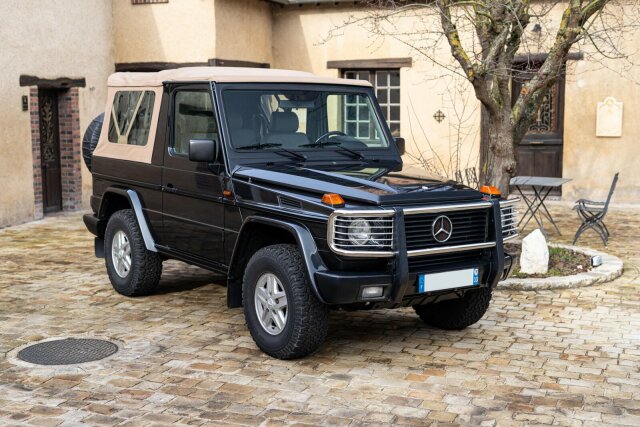 MERCEDES-BENZ