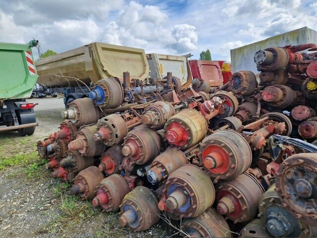 BPWBPW, SAF u.a. Anhängerachsen 6-13t, 40x vorhanden